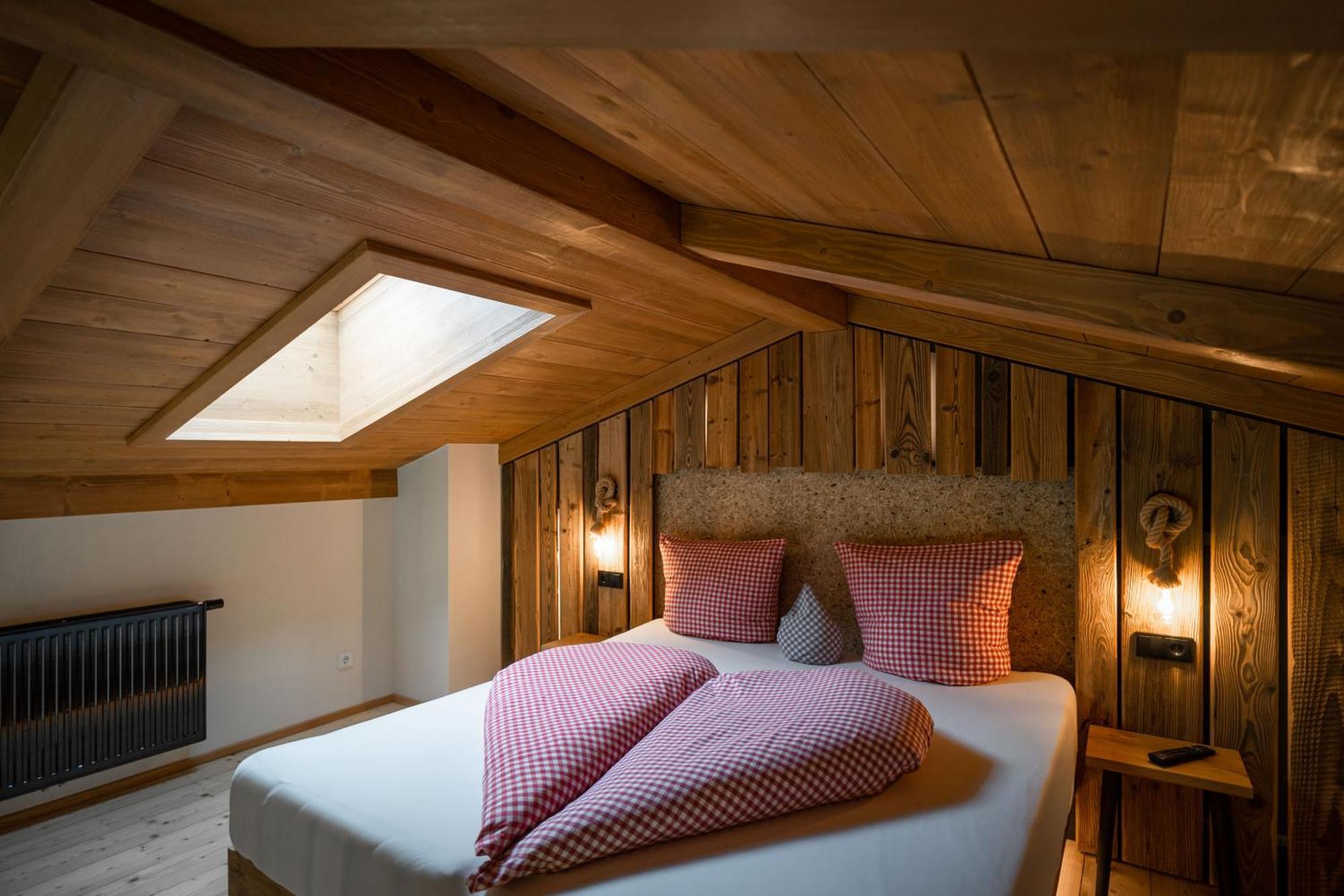 Hotel Landhaus Tirolerherz Sankt Ulrich am Pillersee Rom bilde