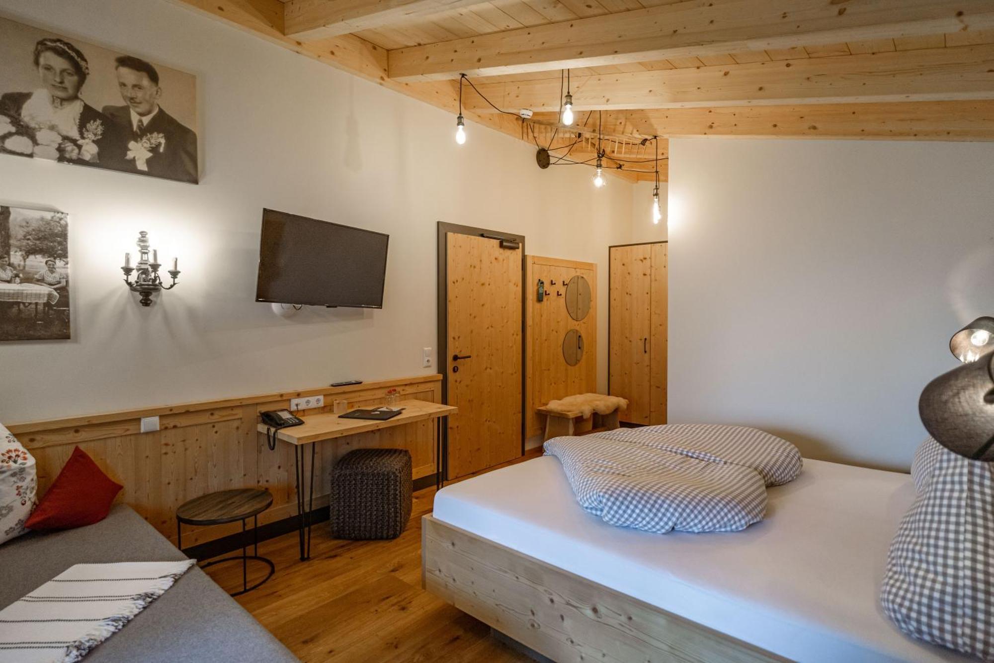 Hotel Landhaus Tirolerherz Sankt Ulrich am Pillersee Rom bilde